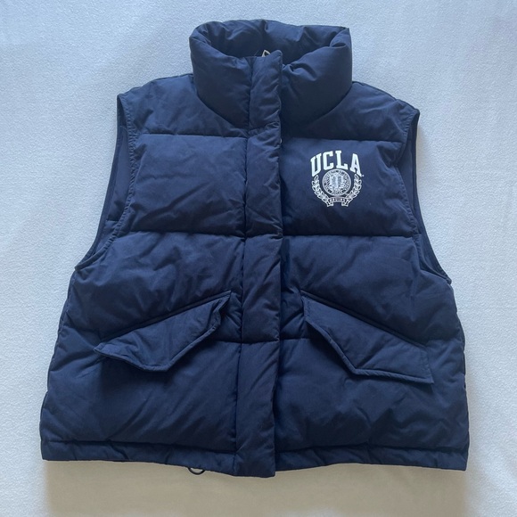 Navy puffer vest - Picture 1 of 6